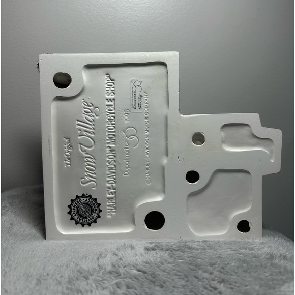 Department 56 The Original Snow Village “Harley-Davidson Motorcycle Shop” - Picture 13 of 16